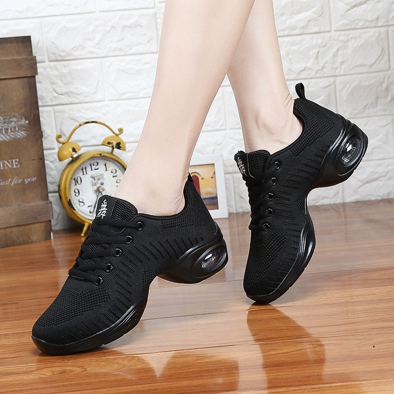 Ademende danssneakers voor dam - Zumba & Yoga Fitness By Anushree Pune Reviews recensie en prijs
