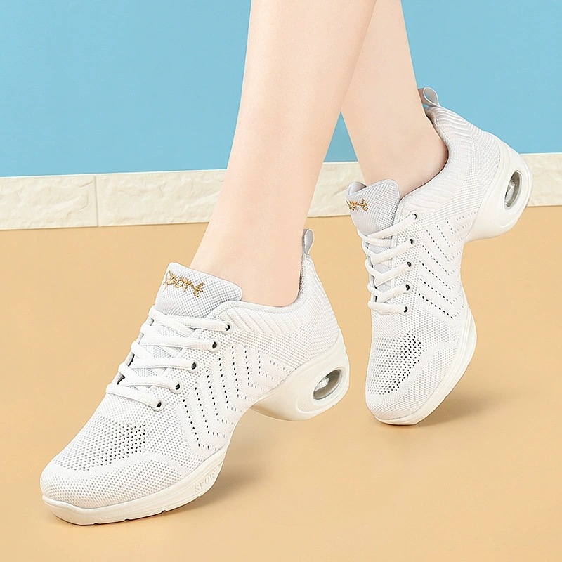 Ademende danssneakers van mesh - Zumba & Yoga Fitness By Anushree Pune Reviews recensie en prijs